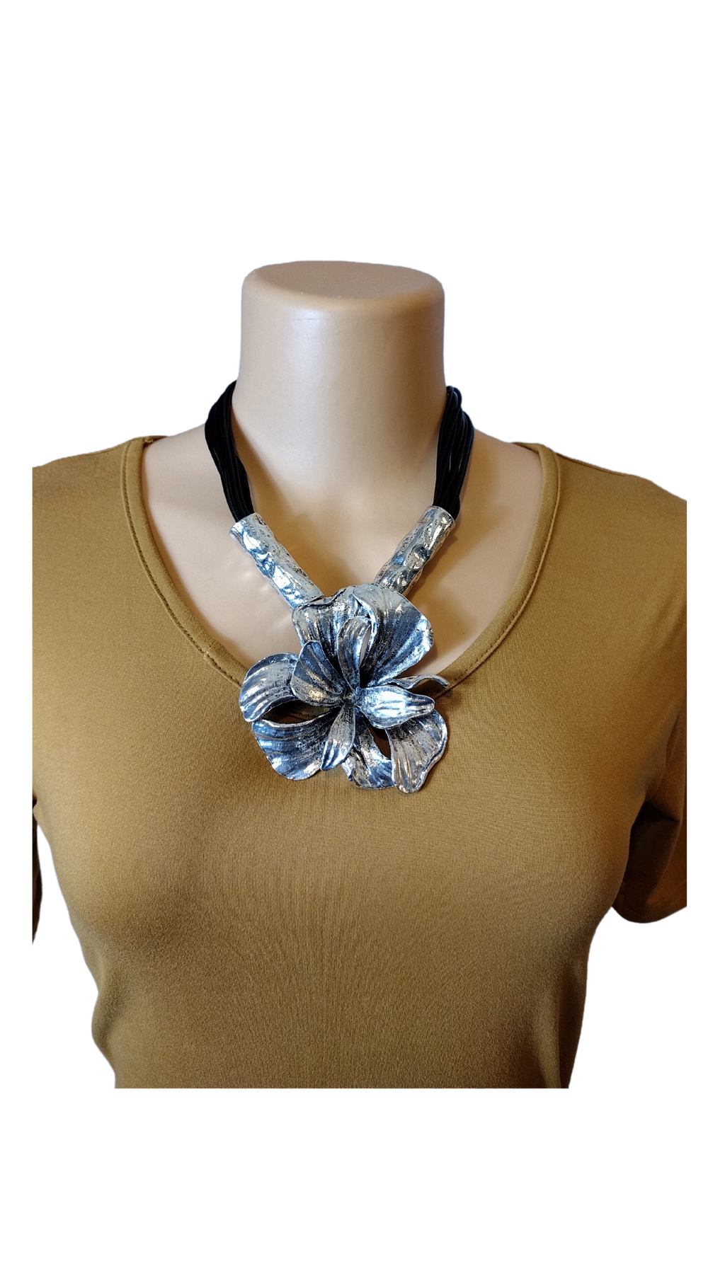 Magnificent Flower necklace